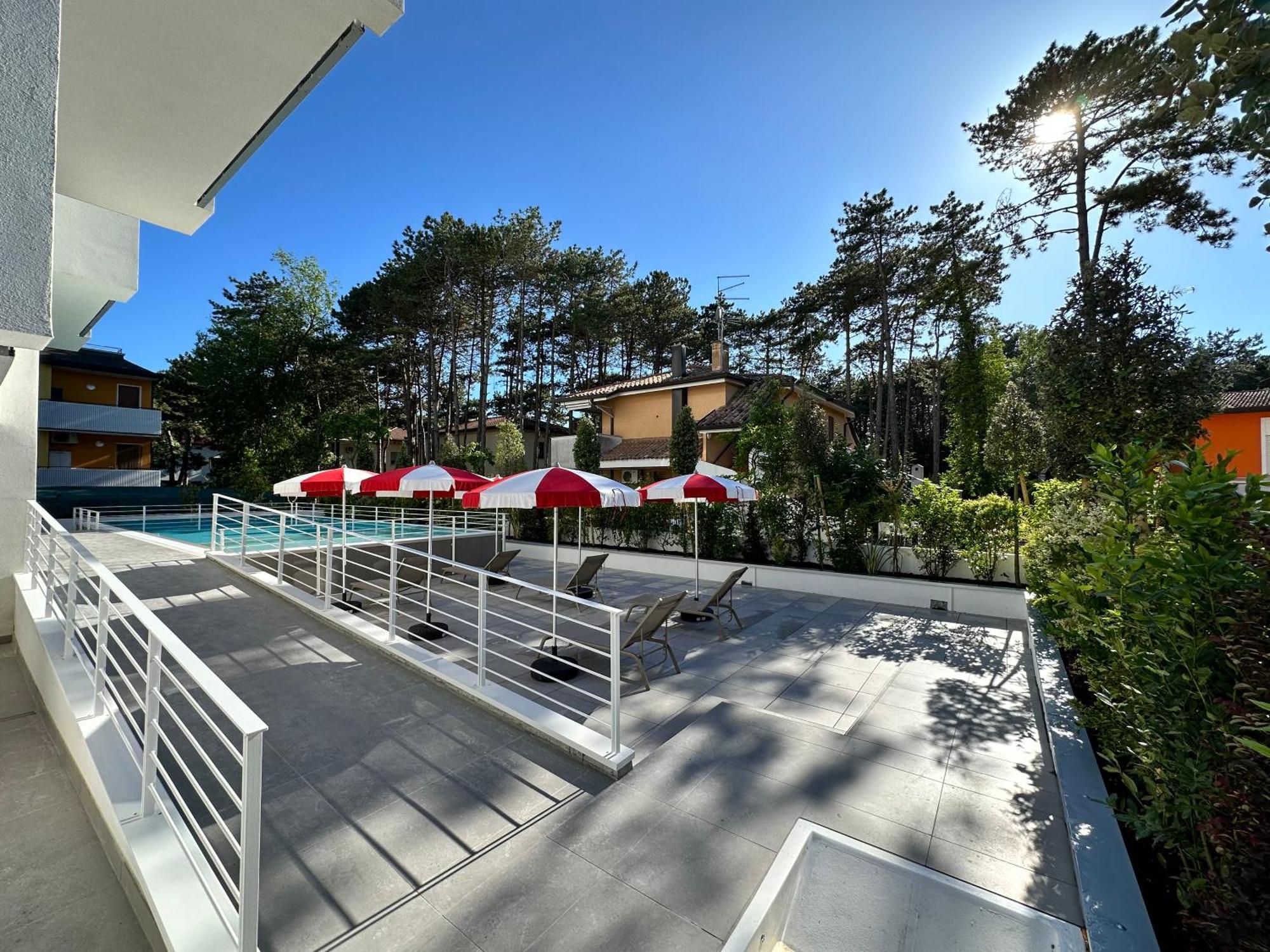 Nuovo Condominio Con Piscina E Garage Bibione Exterior photo