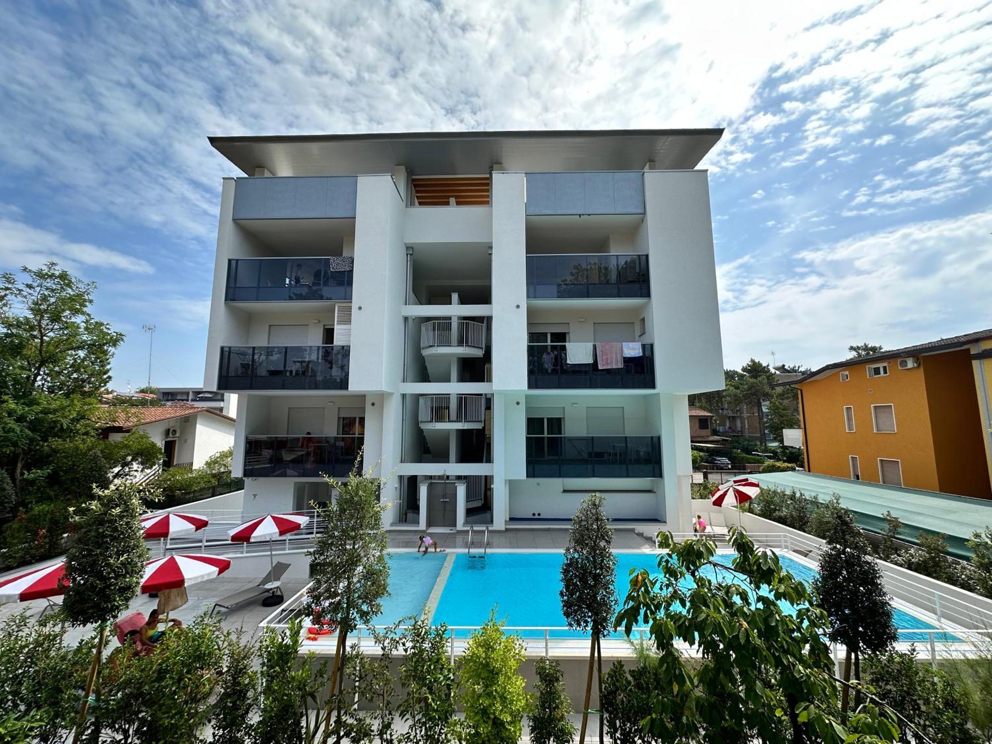 Nuovo Condominio Con Piscina E Garage Bibione Exterior photo
